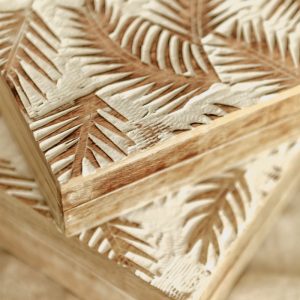 caja de madera tallada